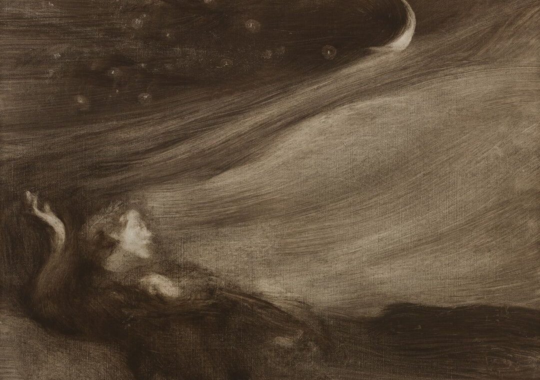 Dunkle, monochrome Szene mit liegender Gestalt und schmaler Mondsichel